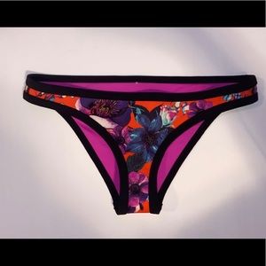 Reversible bikini bottoms